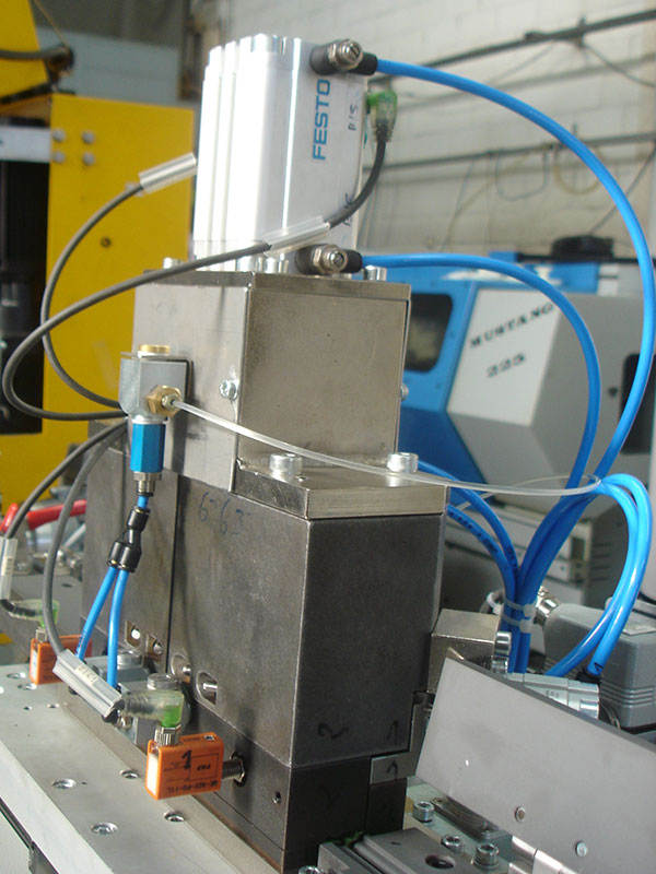 Foto de una máquina industrial hecha a medida